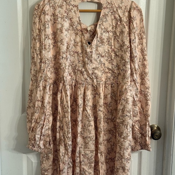 Chic Pink Floral Dress with Long Sleeves - Picture 2 of 2